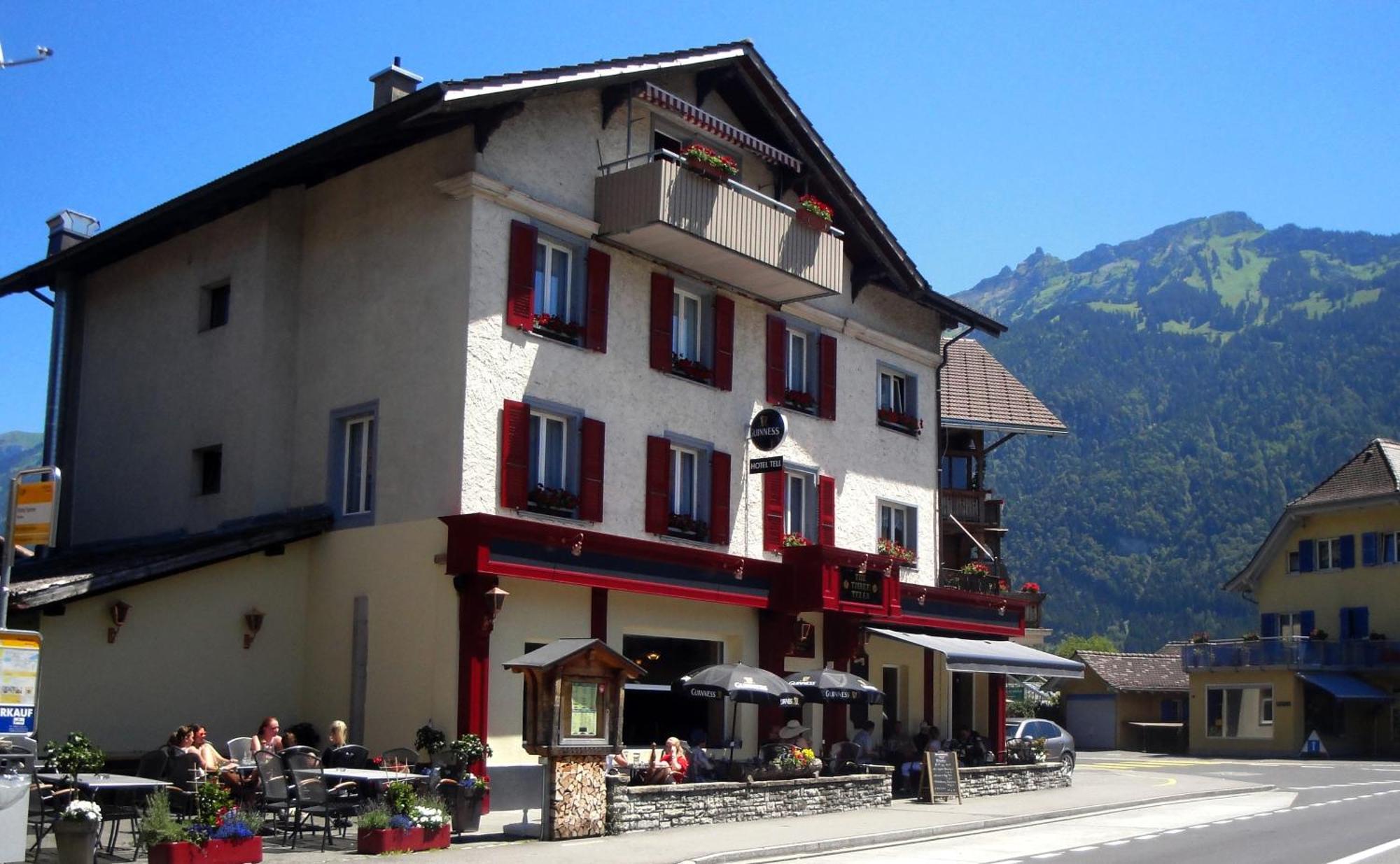 Hotel Tell And Apartments Unterseen Exteriör bild