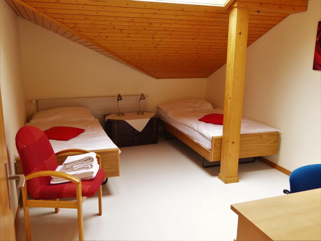 Hotel Tell And Apartments Unterseen Exteriör bild
